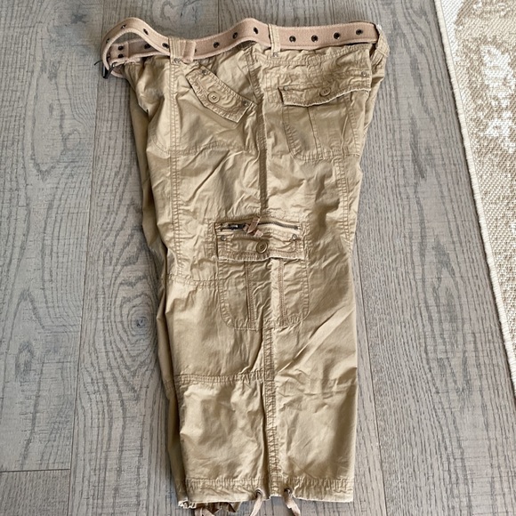 Cargo capri in Tan- Lots of pockets- one pockets front/back/side - Picture 4 of 7